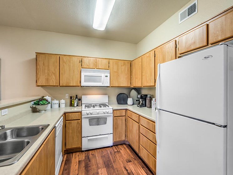 Fully Equipped Kitchen at The Villas at Towngate, Moreno Valley